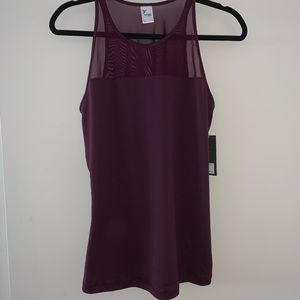 ✨2/$16✨Old Navy workout top - size M